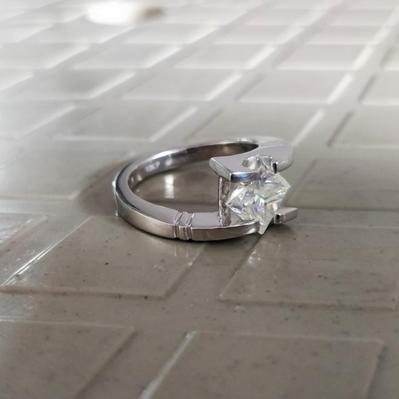 2Ct Near White Princess Cut Moissanite Ring - Picture 2 of 5
